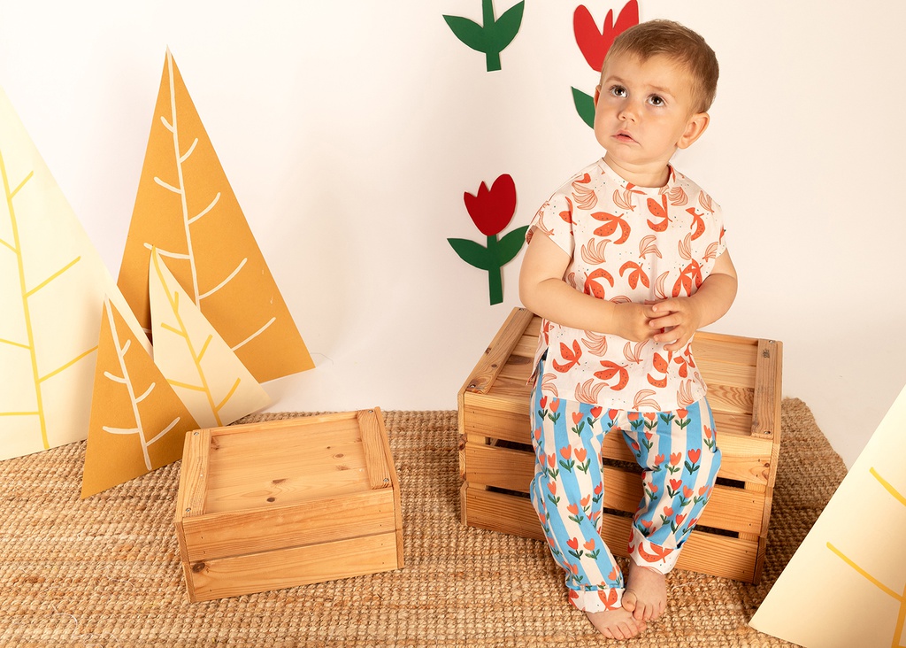 Camisa estampada beige y roja