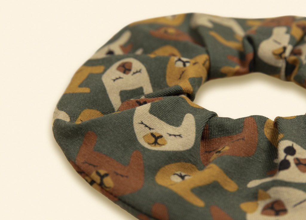 Momo Scrunchie